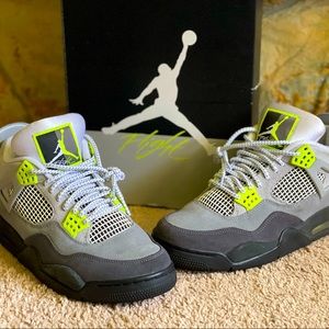 Air Jordan Retro 4 SE “Neon 95”